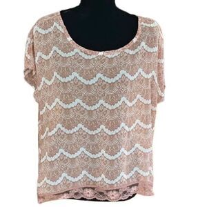 𝅺Robin K short sleeved print semi sheer top with lace accents, size S